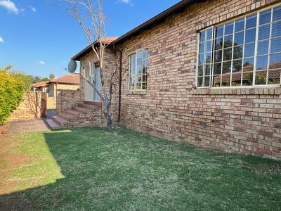 Townhouse For Rent in Bellairs Park, Randburg