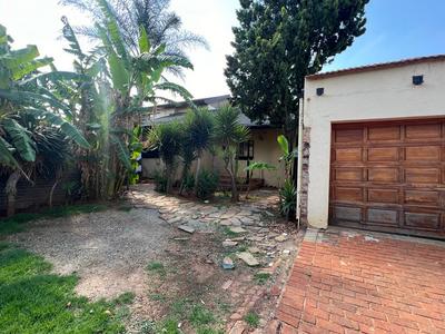 Cottage For Rent in Linden, Johannesburg